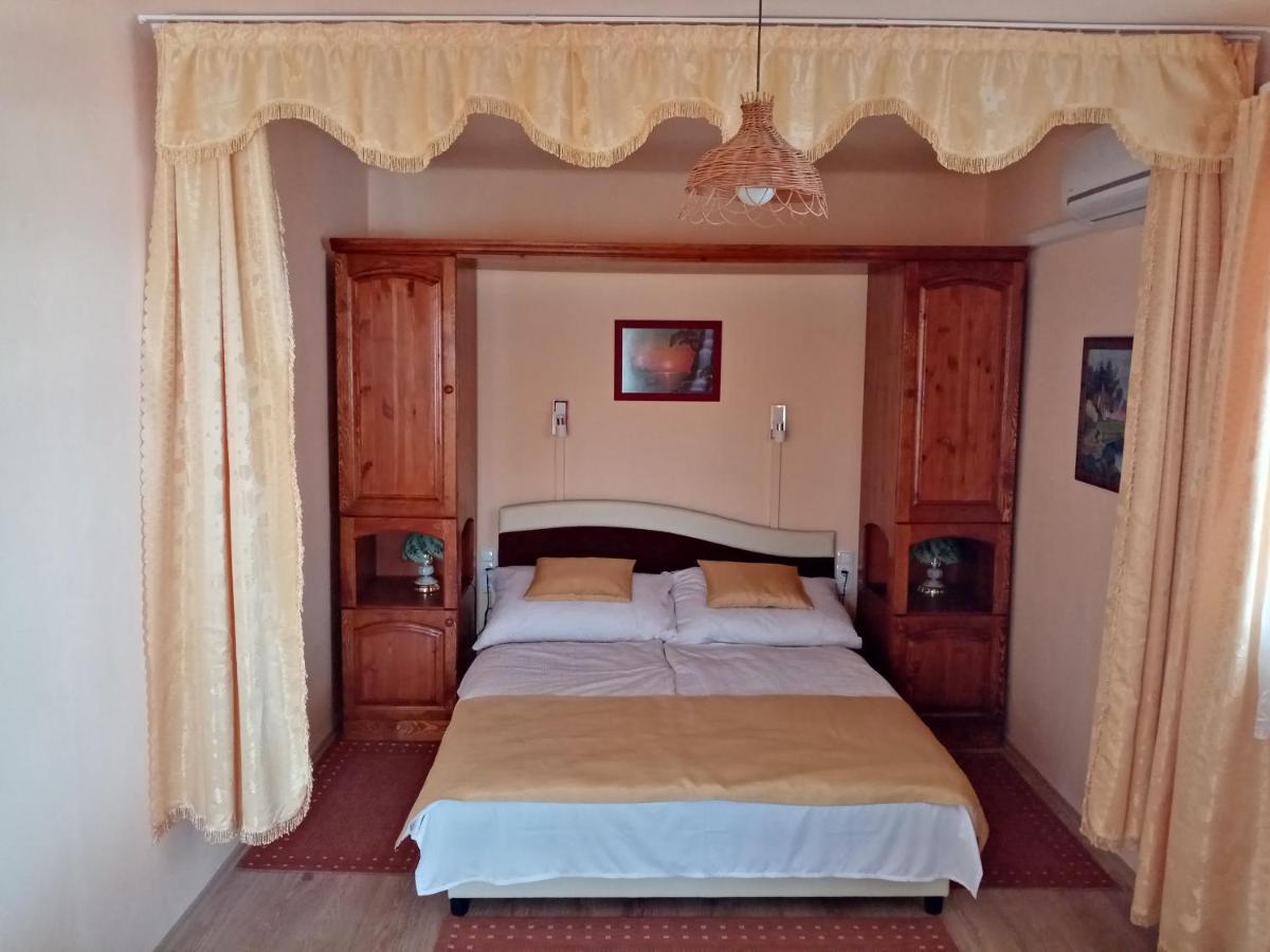 Jazmin-Szieszta Apartmanhaz Balatonfuered Εξωτερικό φωτογραφία