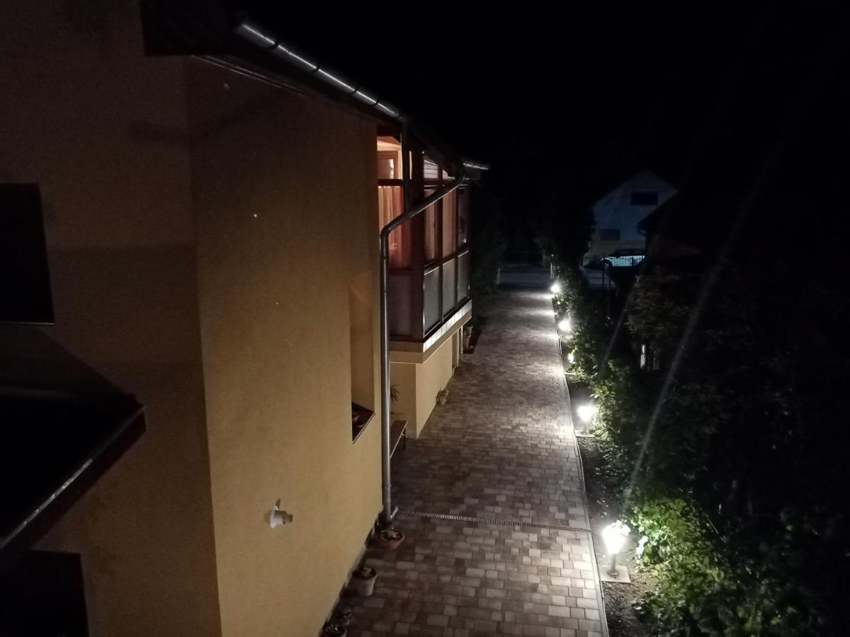 Jazmin-Szieszta Apartmanhaz Balatonfuered Εξωτερικό φωτογραφία