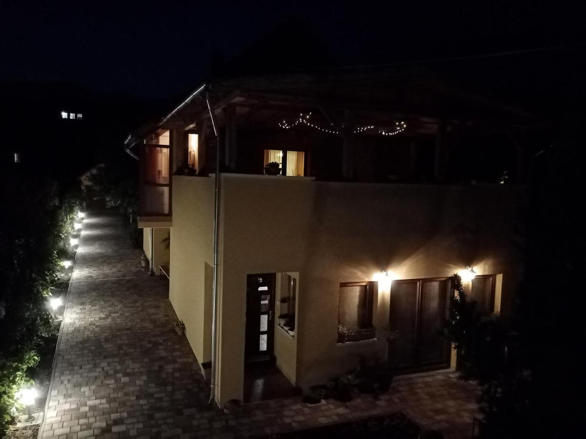 Jazmin-Szieszta Apartmanhaz Balatonfuered Εξωτερικό φωτογραφία